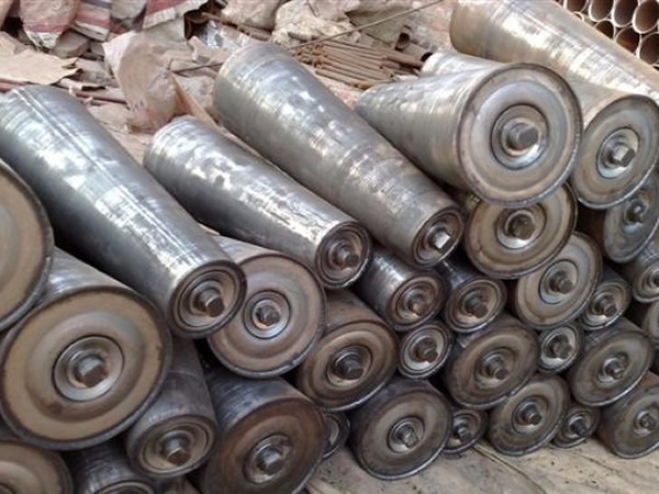 錐形調(diào)心托輥 托輥-泰安博晟礦山機(jī)械有限公司